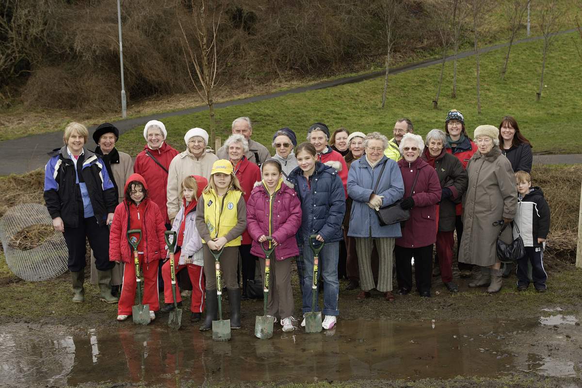 Replacement cherry tree planting 26.1.08. (Photo - Edinburgh Evening News)